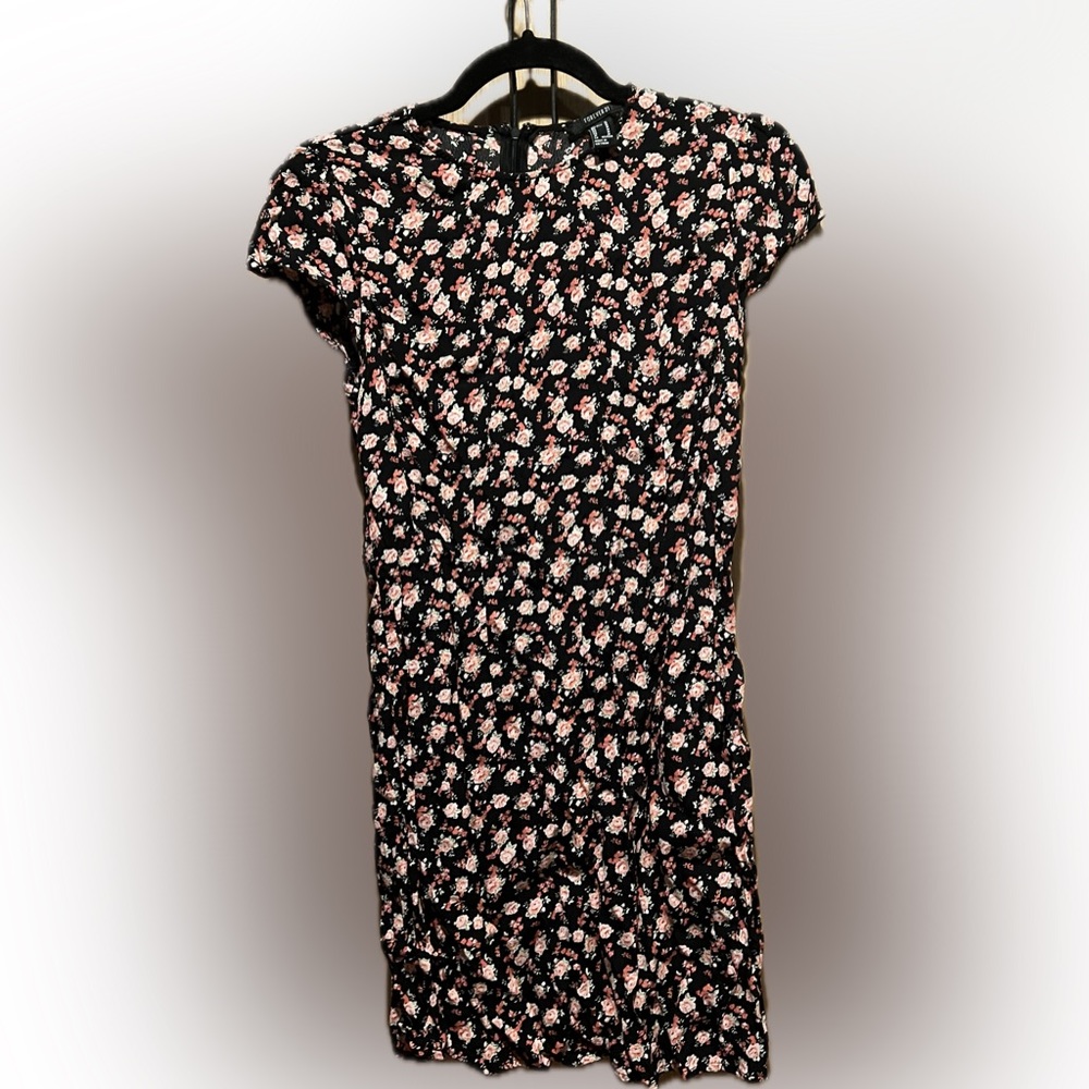 Size: M
Colour: Colourful (pink & black) 
Brand: Forever 21